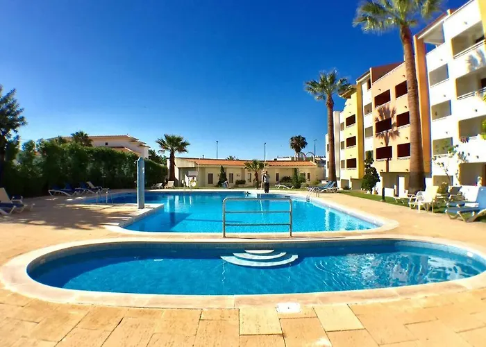 Bellavista Avenida Pool And Center *