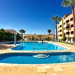 Bellavista Avenida Pool And Center *