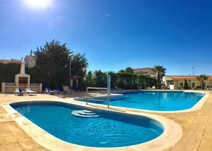 Bellavista Avenida Pool And Center